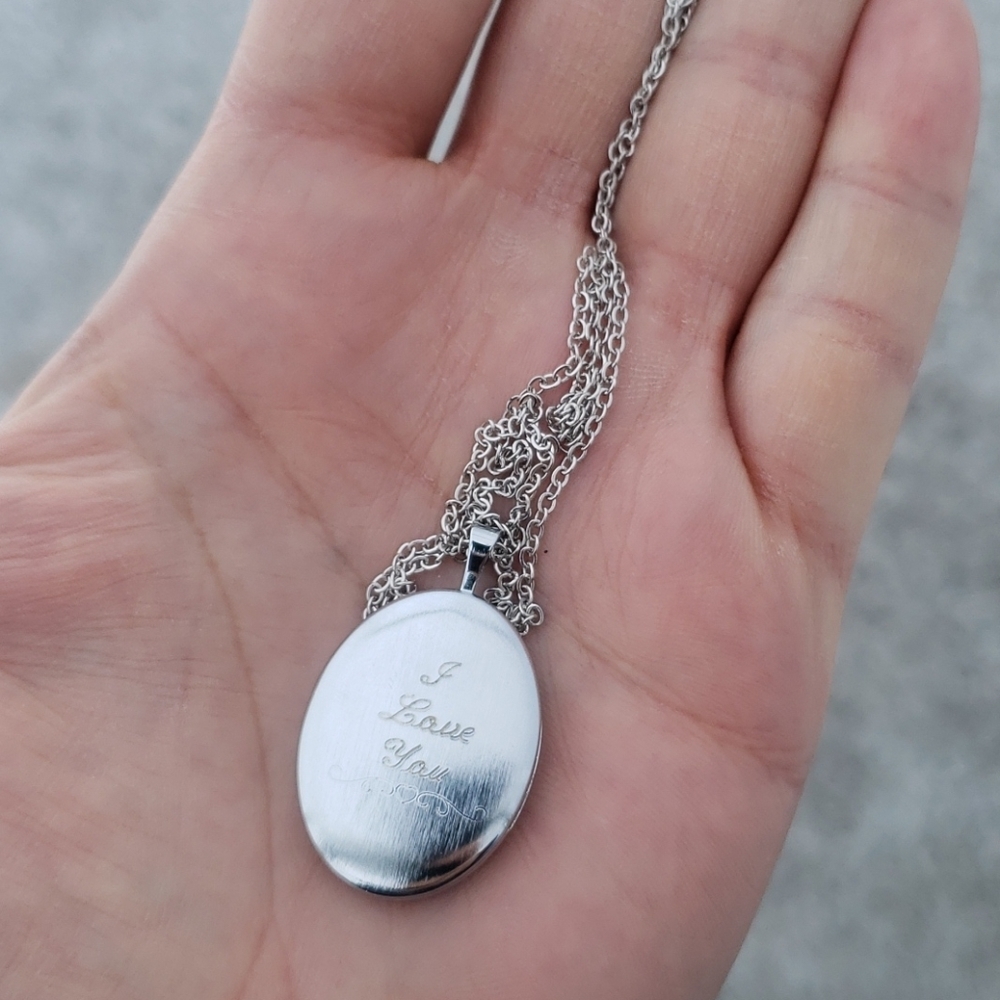 beautiful 925 locket engraved Victoria - Picture 2 of 3